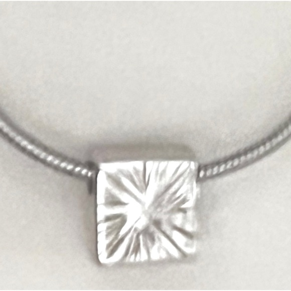 100% Authentic CHRISTIAN DIOR Solitaire Crystal Pendant - Picture 8 of 14